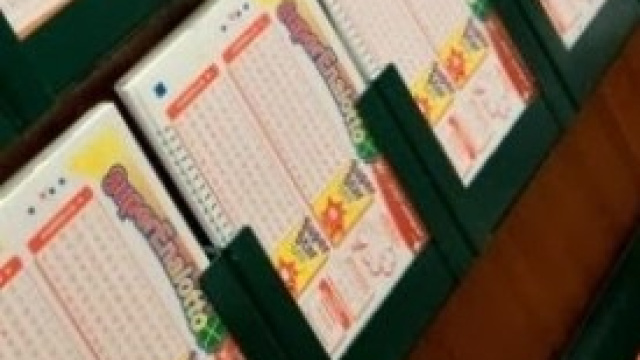Estrazione Lotto e Superenalotto oggi