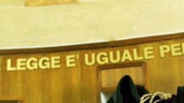 Un'Insegnante ha portato due alunne in un club hot