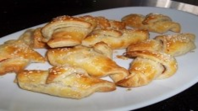 Rotolini di pasta sfoglia al salmone