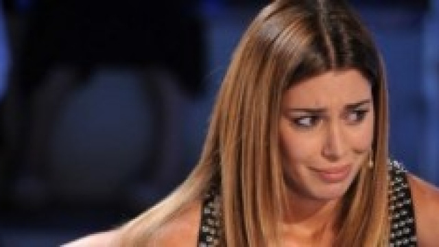 Belen non ha pagato il vestito da sposa