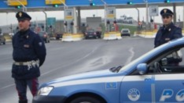 Polizia stradale arresta donna che guidava ubriaca