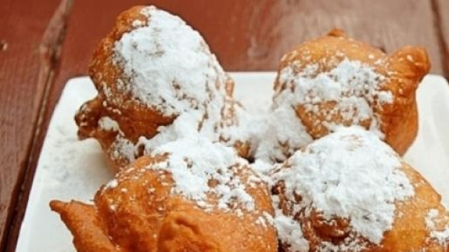 Krapfen ricoperti di zucchero a velo