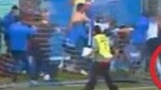 Caccia all'uomo sul campo di calcio