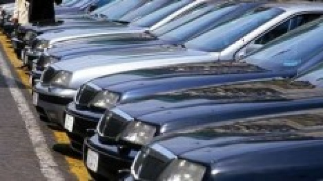 Auto blu in vendita su eBay