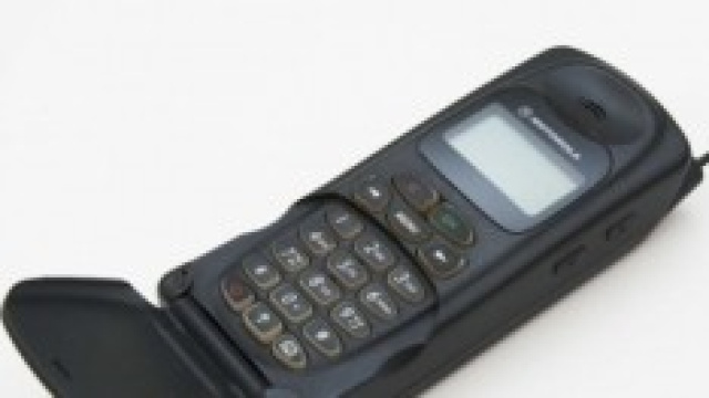 Azienda francese lancia moda dei cellulari vintage