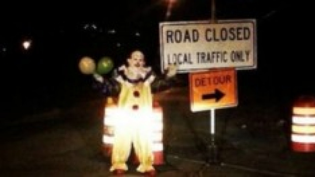 La foto amatoriale del clown per le strade