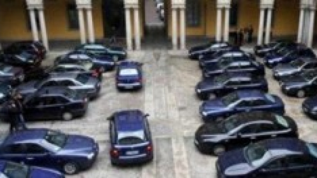 Auto blu su Ebay dal Governo