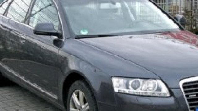 Le auto blu in vendita su eBay.