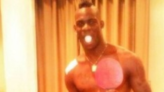 Mario Balotelli gioca a ping pong su Twitter