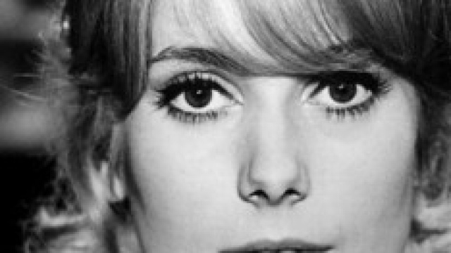 Catherine Deneuve 70 anni in pose sensuali
