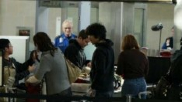 Ebola controlli aeroporti Europa