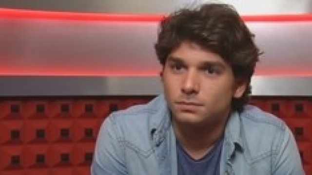 Andrea accusato di razzismo, &egrave; eliminato