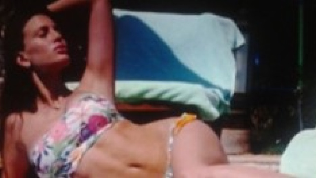 Claudia Galanti in bikini dopo il parto