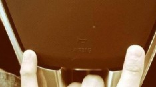 Icardi guida con il gesto delle corna.