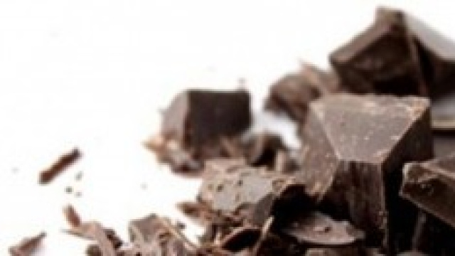 Cioccolato fondente previene le carie