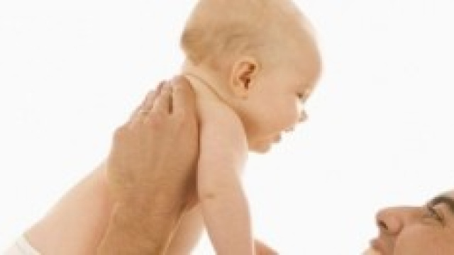 Giovane padre con il figlio