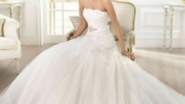 Indossa l'abito da sposa dal giorno del matrimonio