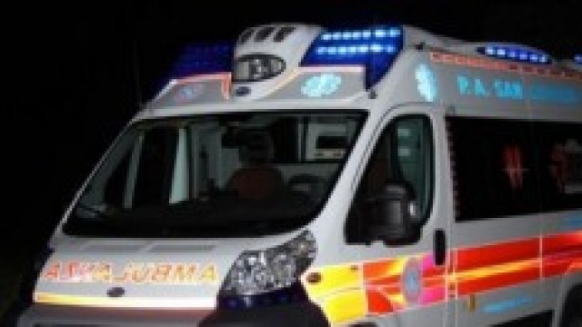 Un prete investe un giovane e poi scappa