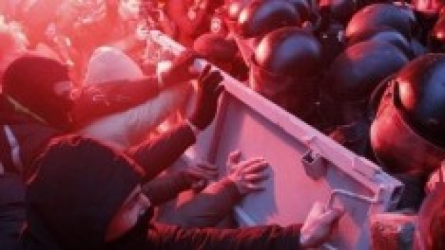 Scontri tra polizia ucraina e filorussi