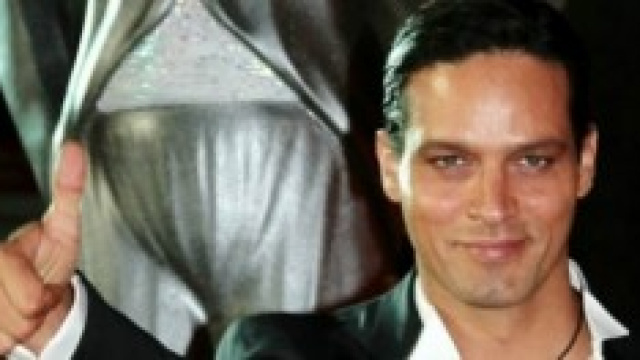 L'attore Gabriel Garko in posa