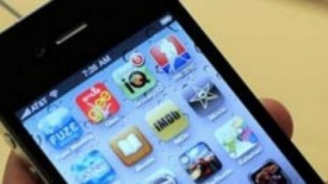 smartphone con varie app disponibili