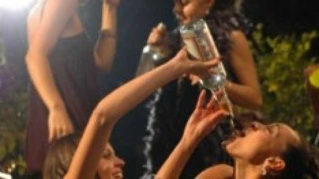 Adolescenti, &egrave; allarme alcol e fumo