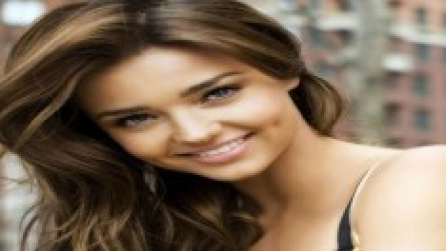 Miranda Kerr posa senza veli per GQ