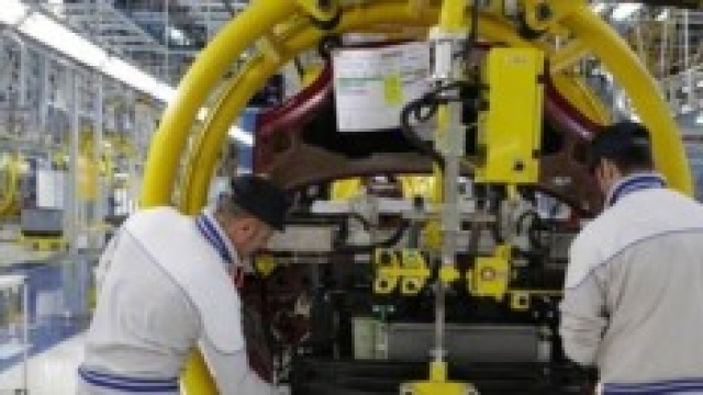 Una Fiat in fase di montaggio.