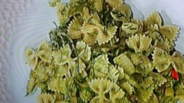 Farfalle al sugo di verdure di primavera