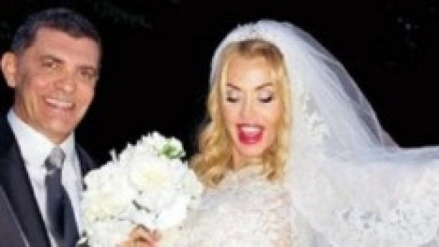 Valeria Marini beccata in compagnia di un Toy Boy