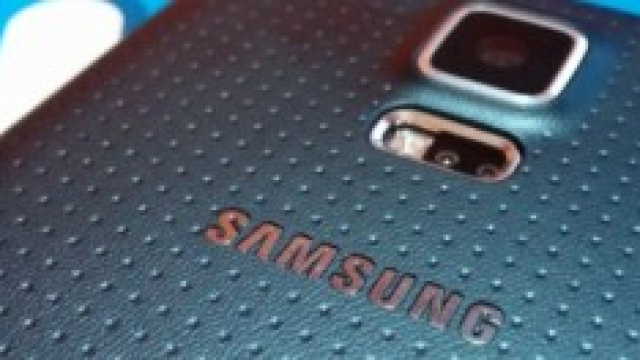 Galaxy S5 vs iPhone 5S, la sfida.