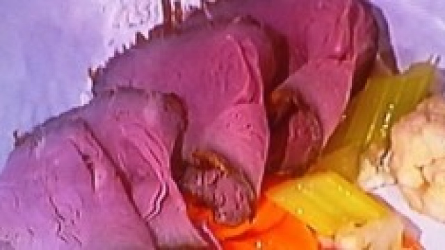 Insalata di arrosto freddo con verdure agrodolci 