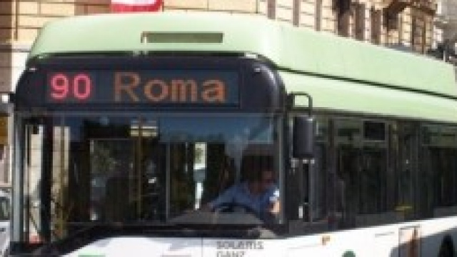 Roma, un pulman dell'Atac