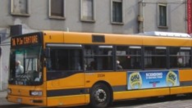 Autobus: ragazza picchiata per un posto a sedere
