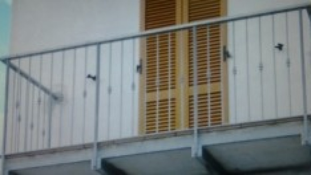 Neonato abbandonato su un balcone a Palermo