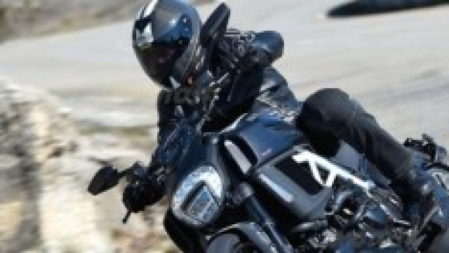 Il look mozzafiato della nuova Ducati Diavel 2014.