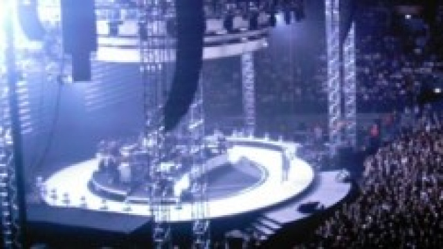 Renato Zero aggredito colpito e scippato alle 17