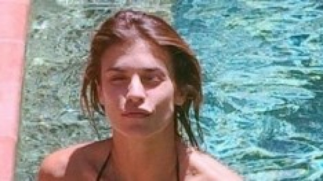 Elisabetta Canalis in bikini nero