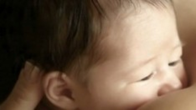 Uomo acquista neonato con 300 euro