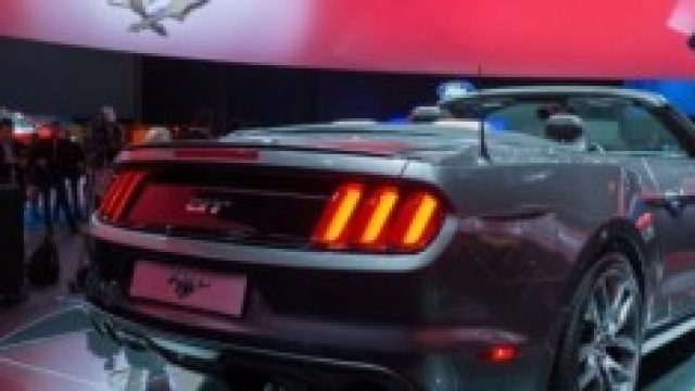 Ford Mustang Cabrio esemplare firmato da Bill Ford