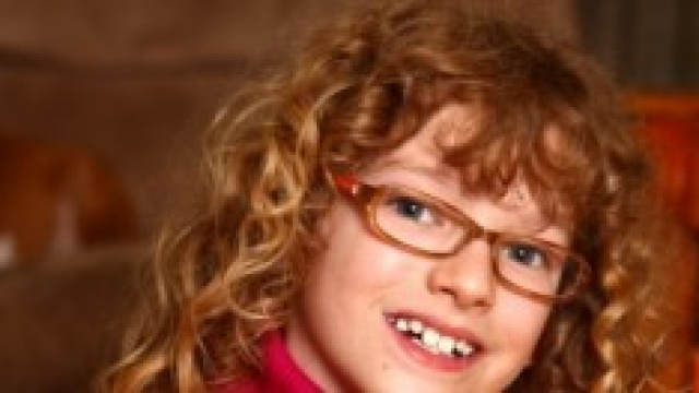 La piccola Keat Rhodes e il suo ritrovato sorriso.