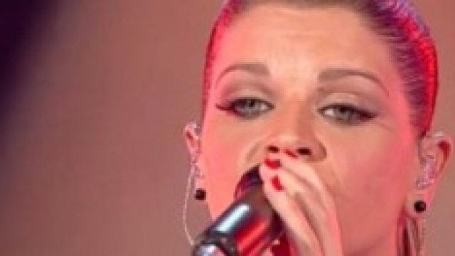 Gossip news, Alessandra Amoroso, crisi d'amore?