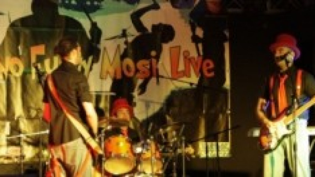 Musica indie e mainstream a confronto.