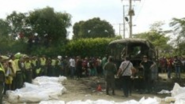 Un'immagine del bus bruciato