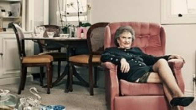 Sheila Vogel-Coup escort a 85 anni. 