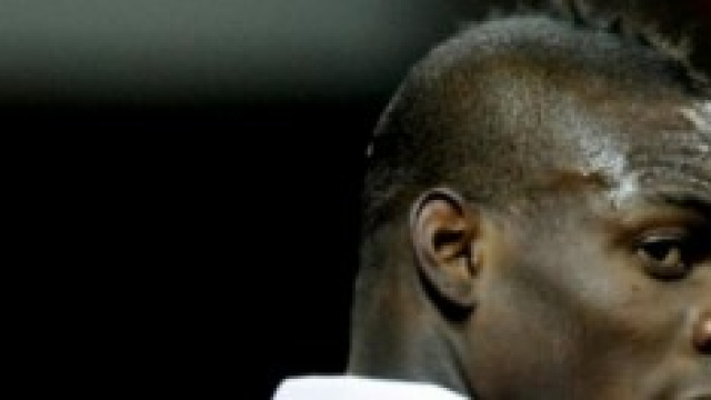 Balotelli oggetto di cori razzisti