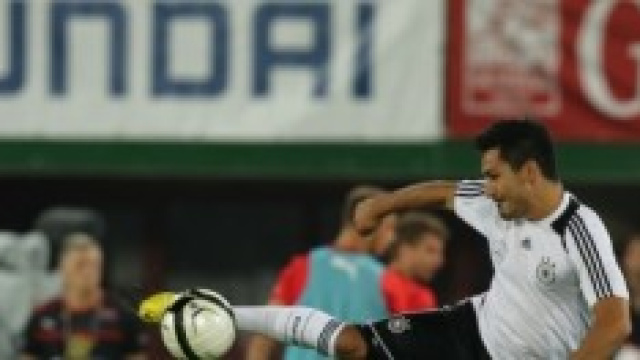 Una foto di Gundogan seguito dalla Juve