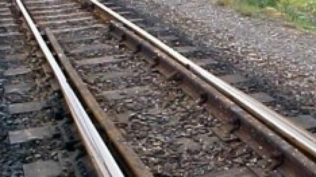 Binari di un treno fatali per una 18enne