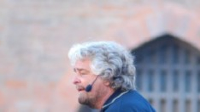 Grillo e Renzi, orari tv ultimi comizi