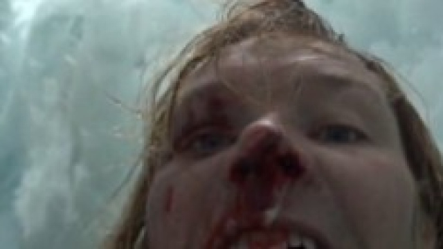 Selfie d'autore: John gira un video dopo la caduta